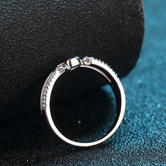 Rhodium Plated White Gold 925 Sterling Silver Split Band Moissanite Zircon Ring - Picture 6 of 7